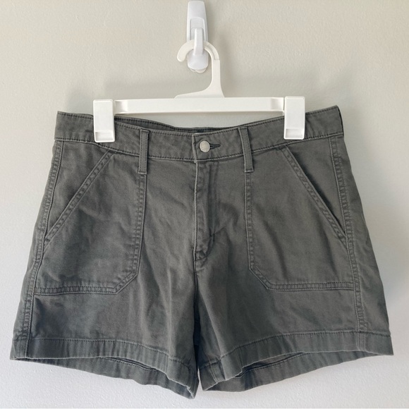 Levi's Army Green Shorts (Size 6) - Picture 9 of 9